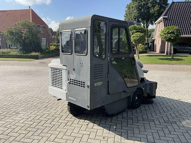 2017 nilfisk sw8000 veegmachine diesel - afbeelding 6 van  12