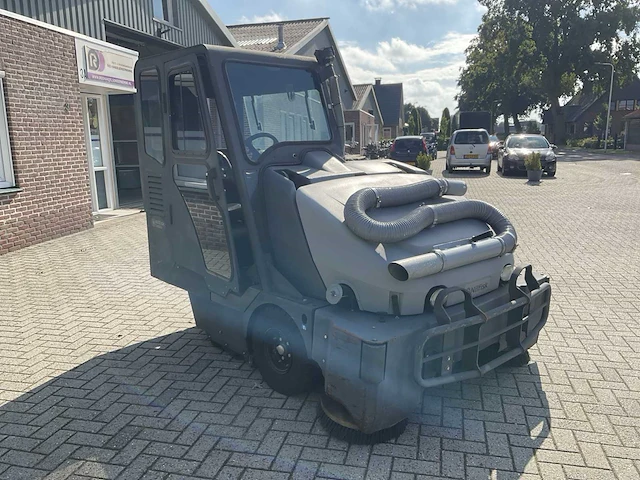2017 nilfisk sw8000 veegmachine diesel - afbeelding 7 van  12