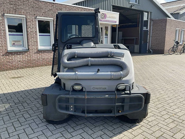 2017 nilfisk sw8000 veegmachine diesel - afbeelding 8 van  12