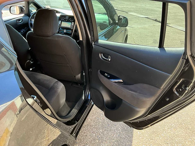 2017 nissan leaf 30kwh personenauto - afbeelding 17 van  28