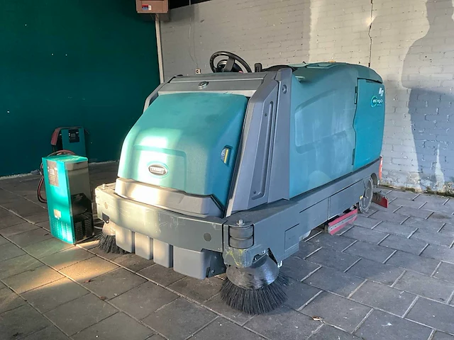 2017 tennant m17 zelfrijdende veeg / schrobmachine - afbeelding 1 van  32