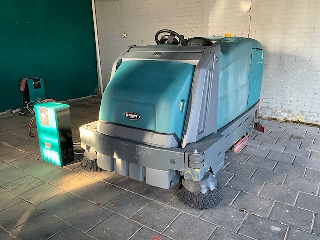 2017 tennant m17 zelfrijdende veeg / schrobmachine - afbeelding 2 van  32