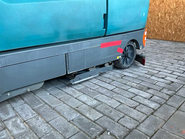 2017 tennant m17 zelfrijdende veeg / schrobmachine - afbeelding 12 van  32