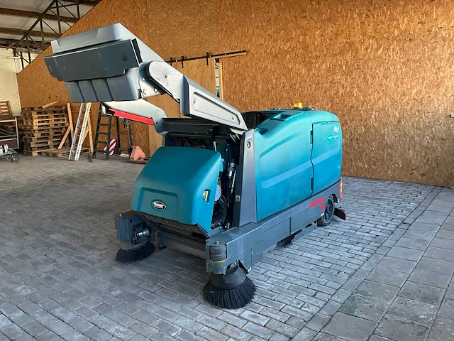 2017 tennant m17 zelfrijdende veeg / schrobmachine - afbeelding 2 van  32