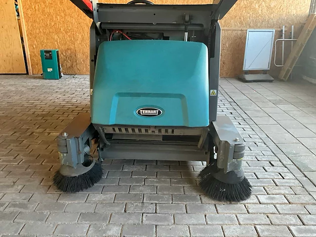 2017 tennant m17 zelfrijdende veeg / schrobmachine - afbeelding 31 van  32