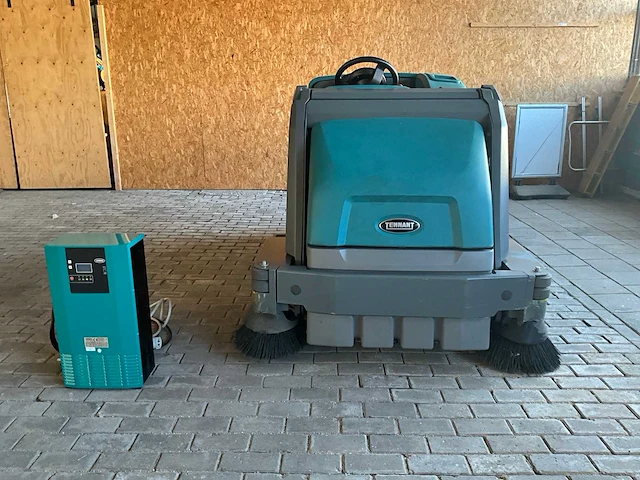 2017 tennant m17 zelfrijdende veeg / schrobmachine - afbeelding 3 van  32