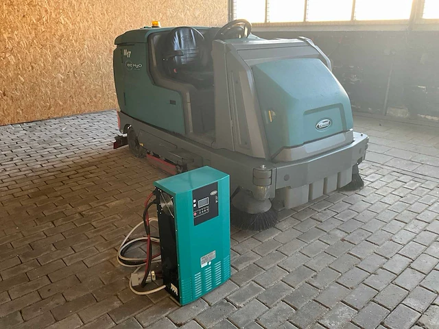 2017 tennant m17 zelfrijdende veeg / schrobmachine - afbeelding 4 van  32