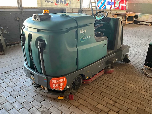2017 tennant m17 zelfrijdende veeg / schrobmachine - afbeelding 8 van  32