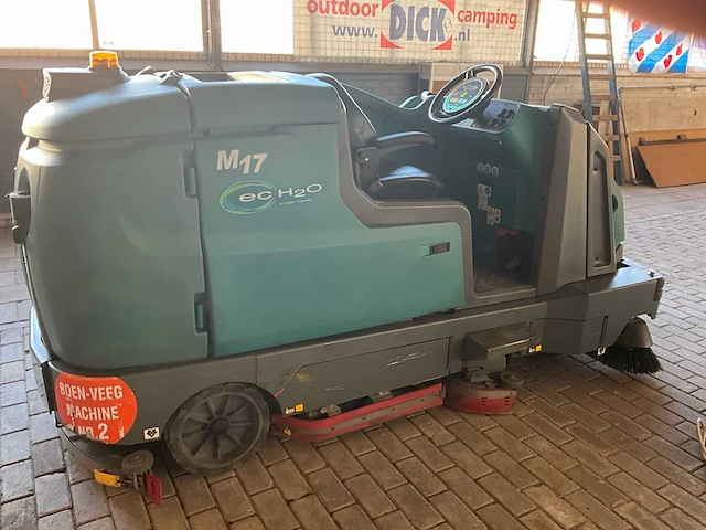 2017 tennant m17 zelfrijdende veeg / schrobmachine - afbeelding 9 van  32