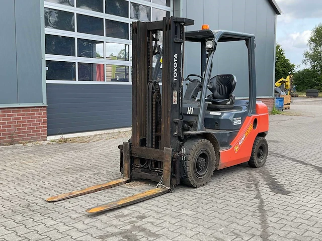 2017 toyota 52-8fdf25 vorkheftruck - afbeelding 1 van  16