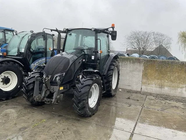 2017 valtra a-serie vierwielaangedreven landbouwtractor - afbeelding 1 van  18