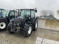 2017 valtra a-serie vierwielaangedreven landbouwtractor - afbeelding 1 van  18