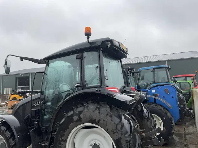 2017 valtra a-serie vierwielaangedreven landbouwtractor - afbeelding 13 van  18