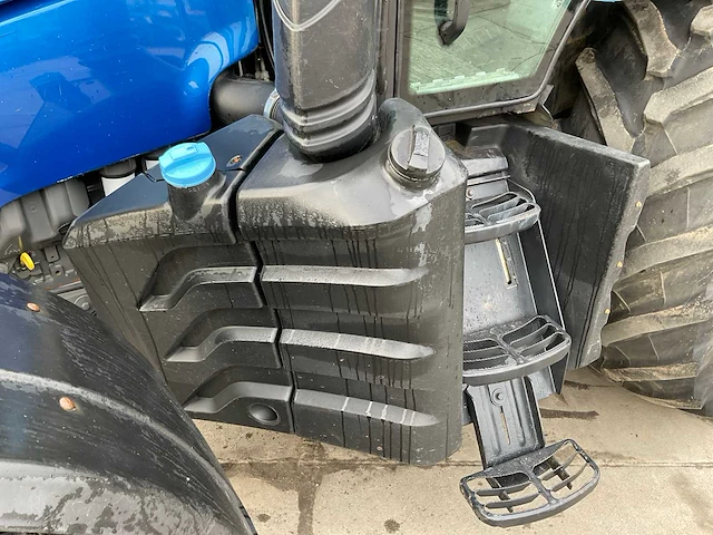 2017 valtra t174e active vierwielaangedreven landbouwtractor - afbeelding 6 van  39