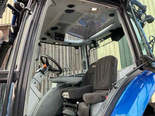 2017 valtra t174e active vierwielaangedreven landbouwtractor - afbeelding 20 van  39