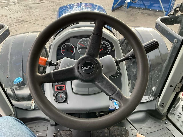 2017 valtra t174e active vierwielaangedreven landbouwtractor - afbeelding 29 van  39