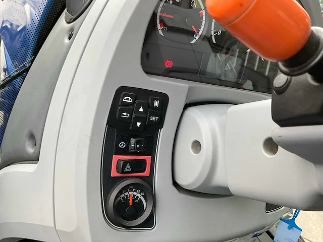 2017 valtra t174e active vierwielaangedreven landbouwtractor - afbeelding 32 van  39