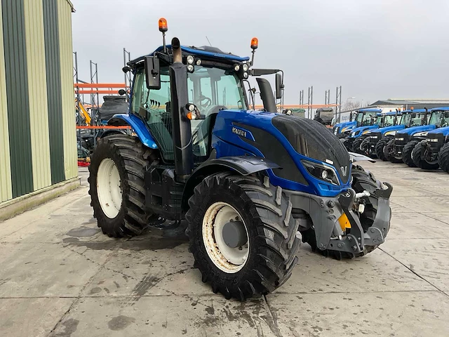 2017 valtra t174e active vierwielaangedreven landbouwtractor - afbeelding 34 van  39