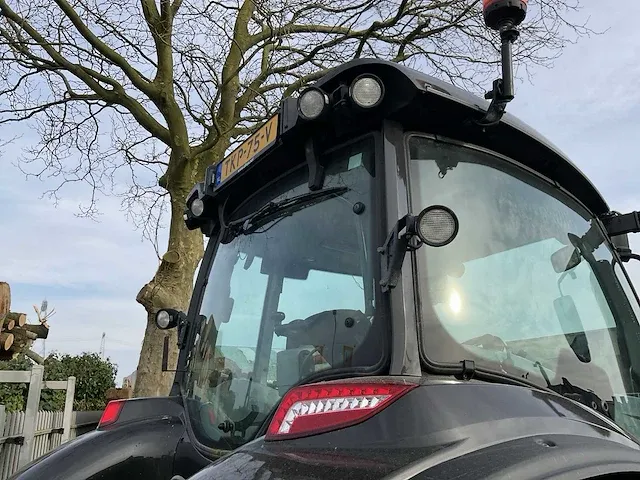 2017 valtra t234 direct smart touch vierwielaangedreven landbouwtractor met omkeerinrichting - afbeelding 28 van  54
