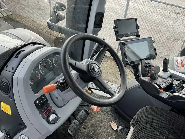 2017 valtra t234 direct smart touch vierwielaangedreven landbouwtractor met omkeerinrichting - afbeelding 32 van  54