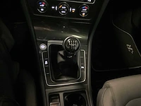 2017 volkswagen golf 7.5 highline business r personenauto - afbeelding 17 van  35