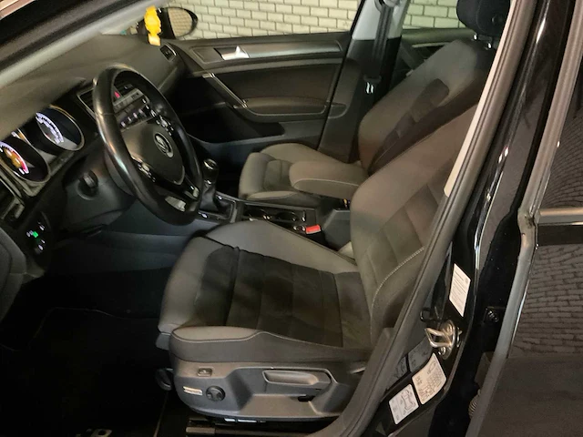 2017 volkswagen golf 7.5 highline business r personenauto - afbeelding 21 van  35
