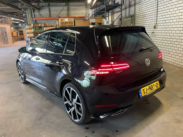 2017 volkswagen golf 7.5 highline business r personenauto - afbeelding 30 van  35