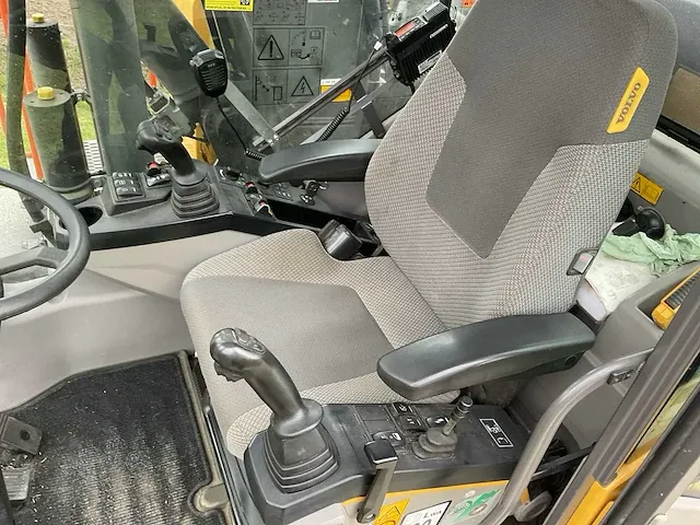 2017 volvo ewr150e banden graafmachine - afbeelding 24 van  39