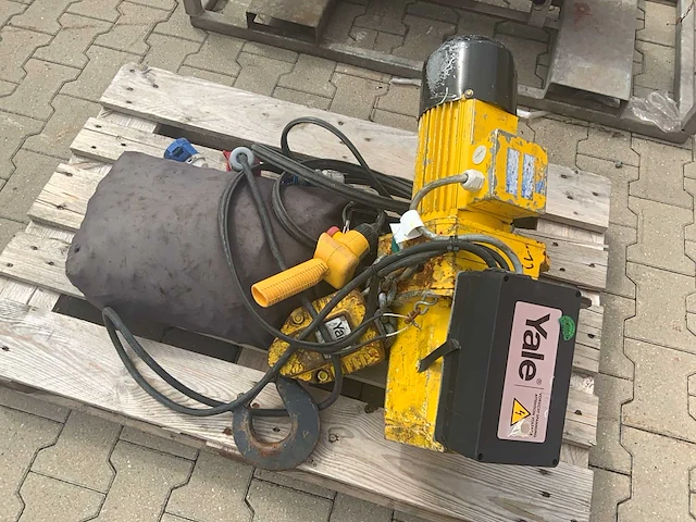 2017 yale 50-2 elektrische kettingtakel - afbeelding 1 van  3