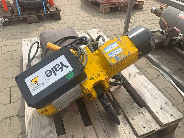 2017 yale 50-2 elektrische kettingtakel - afbeelding 2 van  3