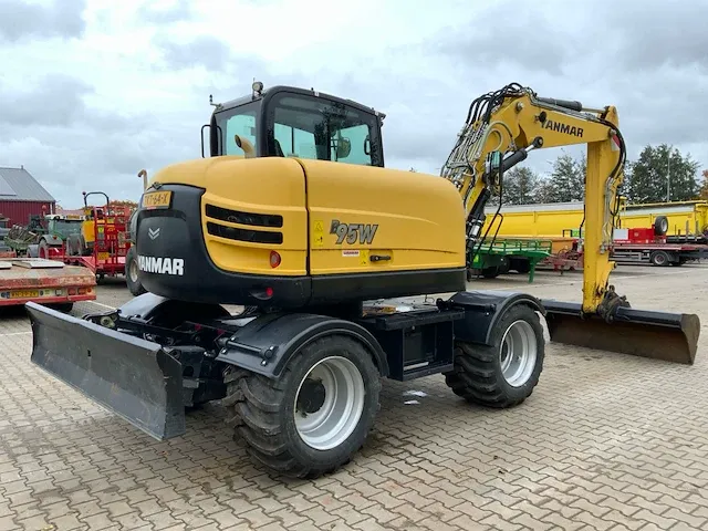 2017 yanmar b95w banden graafmachine - afbeelding 23 van  44