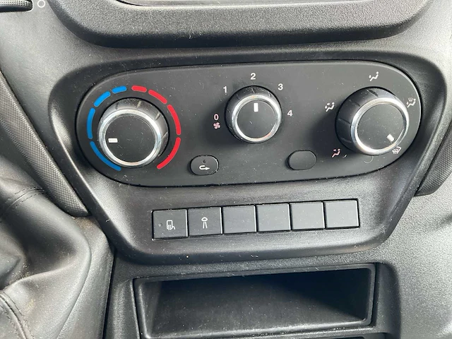 2018 - iveco - daily - 35s12v 2.3 352 l3h3 - bedrijfswagen - afbeelding 5 van  16