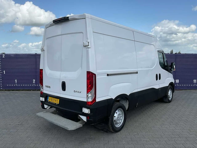 2018 - iveco - daily - 35s12v 2.3 352 l3h3 - bedrijfswagen - afbeelding 10 van  16