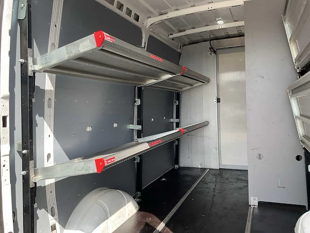 2018 - iveco - daily - 35s12v 2.3 352 l3h3 - bedrijfswagen - afbeelding 14 van  16