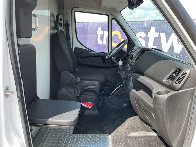 2018 - iveco - daily - 35s12v 2.3 352 l3h3 - bedrijfswagen - afbeelding 15 van  16