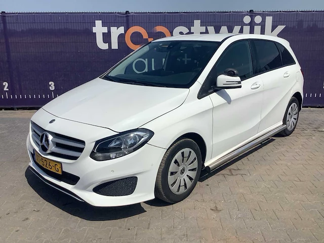 2018 - mercedes-benz - b-klasse - 220 d ambition - personenauto - afbeelding 1 van  15