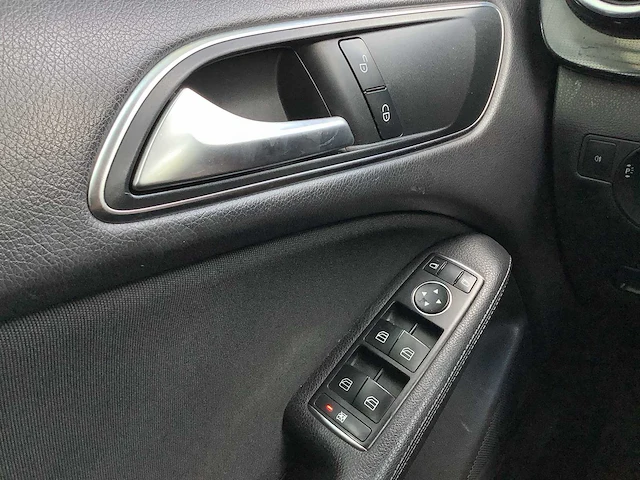 2018 - mercedes-benz - b-klasse - 220 d ambition - personenauto - afbeelding 5 van  14