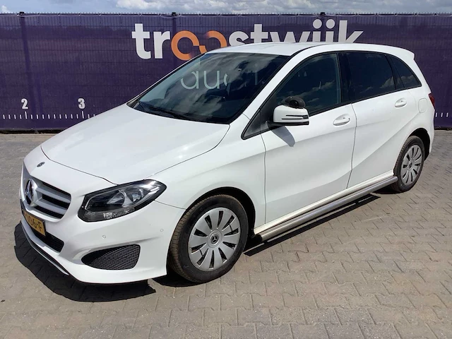 2018 - mercedes-benz - b-klasse - 220 d ambition - personenauto - afbeelding 1 van  14