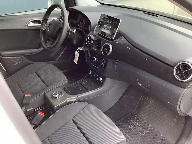 2018 - mercedes-benz - b-klasse - 220 d ambition - personenauto - afbeelding 10 van  14