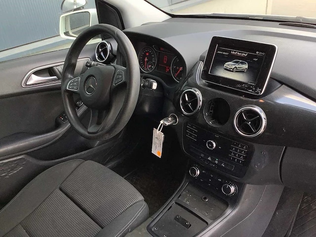 2018 - mercedes-benz - b-klasse - 220 d ambition - personenauto - afbeelding 11 van  14
