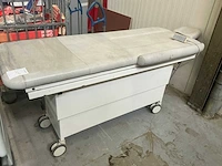 2018 akrus 605.00.00 behandeltafel - afbeelding 1 van  6