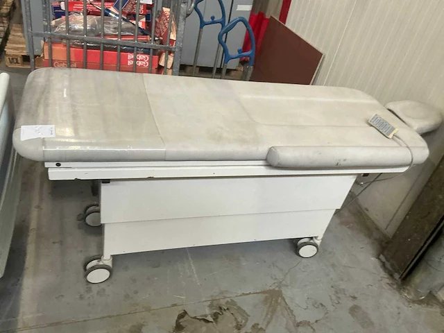 2018 akrus 605.00.00 behandeltafel - afbeelding 2 van  6