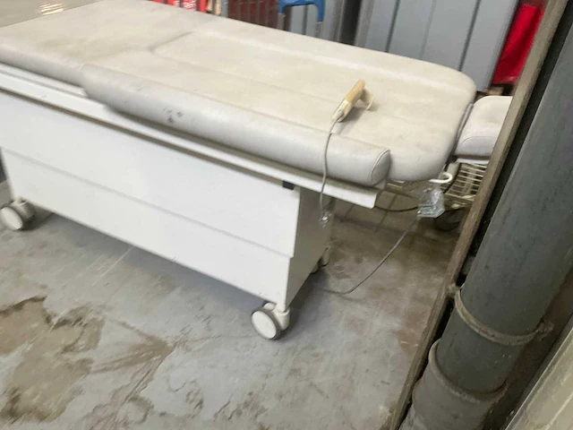 2018 akrus 605.00.00 behandeltafel - afbeelding 3 van  6