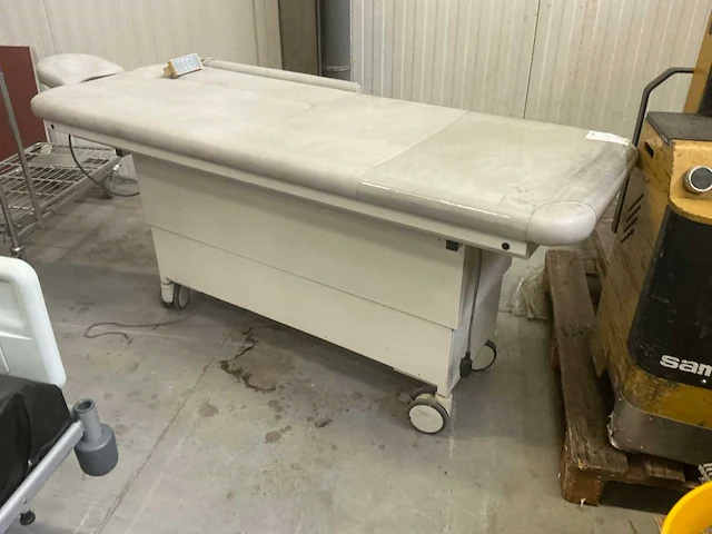 2018 akrus 605.00.00 behandeltafel - afbeelding 4 van  6