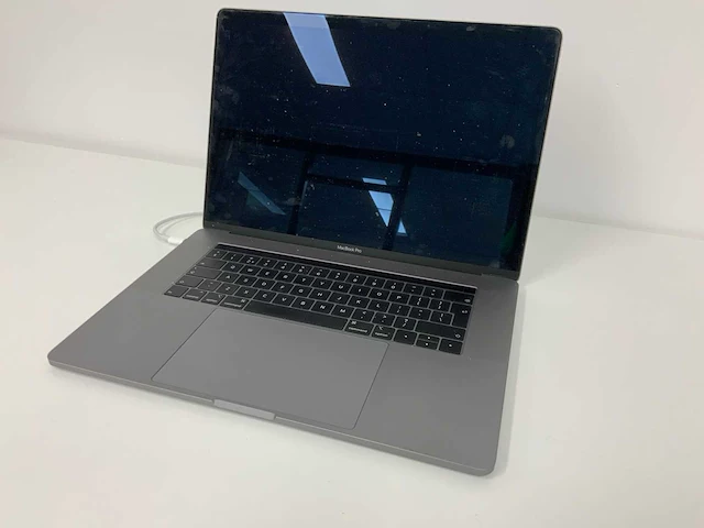 2018 apple 15-inch macbook pro mr932n/a laptop - afbeelding 1 van  4