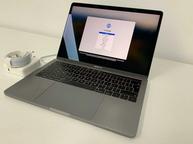 2018 apple a1989 13-inch macbook pro mr9q2n/a laptop - afbeelding 1 van  5