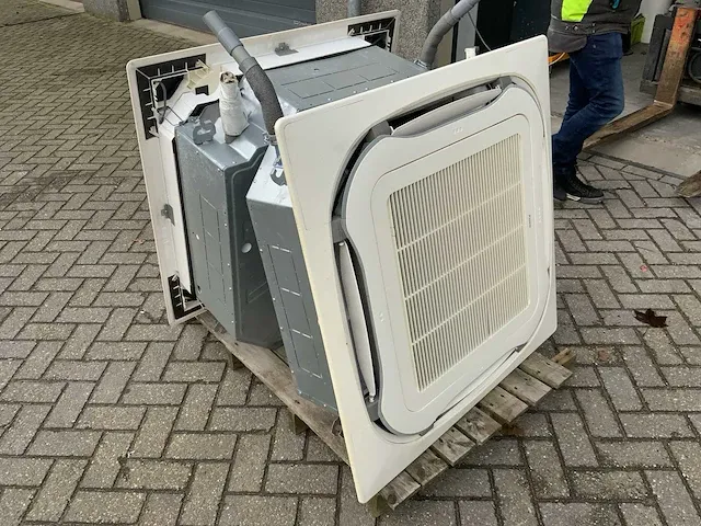 2018 daikin sky air rzqsg100l8v airconditioning (2x) - afbeelding 1 van  9