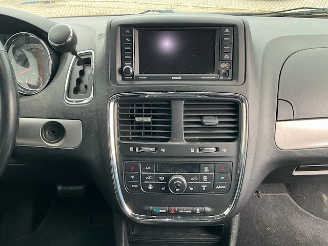 2018 dodge mpv mini van - afbeelding 10 van  36