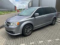 2018 dodge mpv mini van