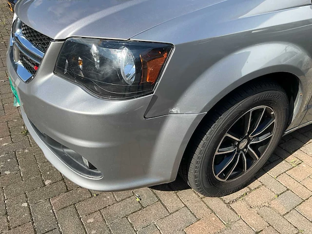 2018 dodge mpv mini van - afbeelding 30 van  36